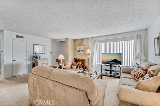 7340 Corsican Drive, Huntington Beach CA: https://media.crmls.org/medias/5d3b6ae5-03ae-4dc6-83e9-524188ba9895.jpg
