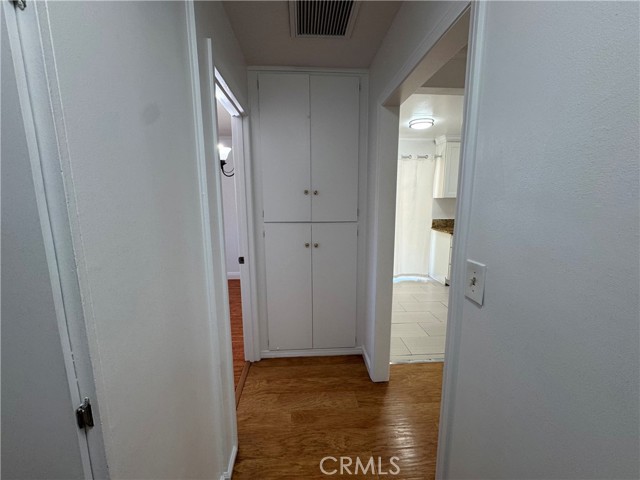 20608 Hawaiian Avenue, Lakewood CA: https://media.crmls.org/medias/5d3bdc3e-190a-44a9-9e34-7fcf21a5dbdb.jpg