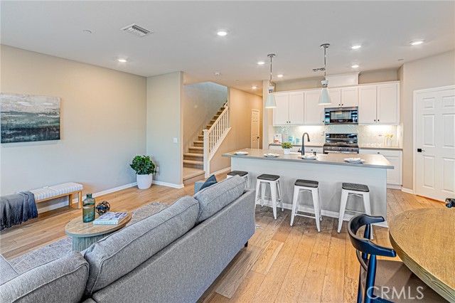 Detail Gallery Image 8 of 43 For 1705 Almond Tree Pl, Upland,  CA 91784 - 3 Beds | 2/1 Baths