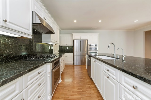 Detail Gallery Image 4 of 27 For 45 Tall Cedars, Irvine,  CA 92620 - 3 Beds | 2/1 Baths