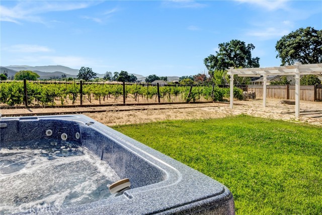 Detail Gallery Image 4 of 38 For 18695 Horseshoe Rd, Hidden Valley Lake,  CA 95467 - 3 Beds | 2/1 Baths