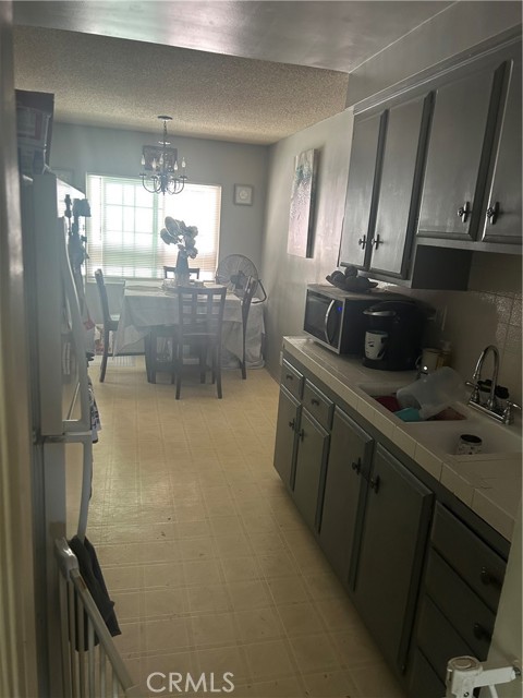 12532 Cranbrook Avenue, Hawthorne CA: https://media.crmls.org/medias/5d3c7751-340c-4f02-89e6-ed21a9d9ba36.jpg