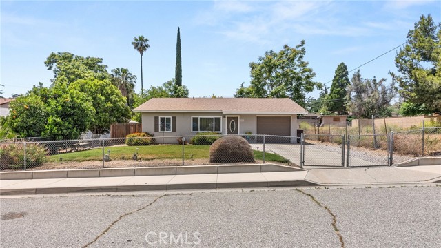 Image 2 for 527 N Woodland Ave, Banning, CA 92220