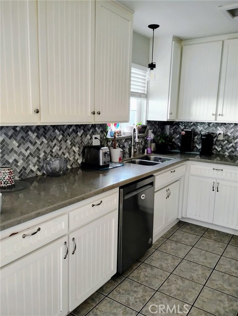 Detail Gallery Image 4 of 14 For 6300 Ringwood St, Bakersfield,  CA 93313 - 3 Beds | 2 Baths