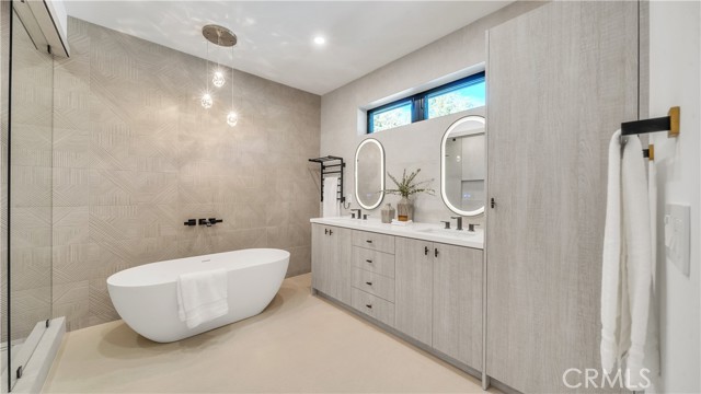 Detail Gallery Image 28 of 39 For 18829 Paseo Nuevo Dr, Tarzana,  CA 91356 - 4 Beds | 4/1 Baths