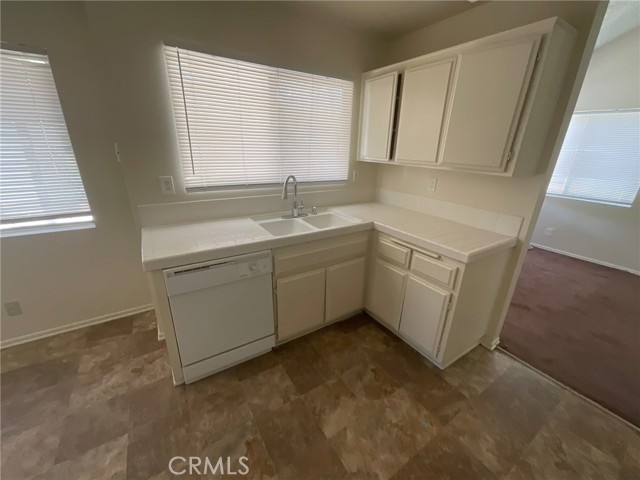 Detail Gallery Image 13 of 23 For 11885 Albion Way, Moreno Valley,  CA 92557 - 3 Beds | 2/1 Baths