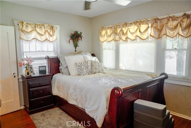 7319 Owensmouth Avenue, Canoga Park CA: https://media.crmls.org/medias/5d418682-c531-49e4-aeb1-1cf8bb869065.jpg