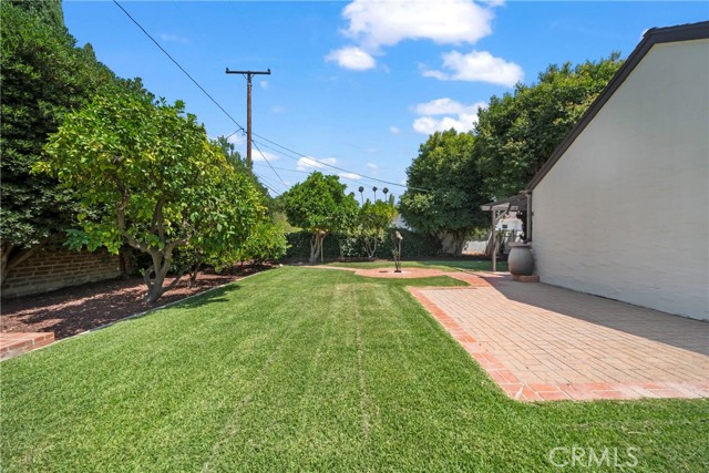 2404 N Poinsettia, Santa Ana CA: https://media.crmls.org/medias/5d426b26-8550-44f1-8d51-eacc5f1194ee.jpg
