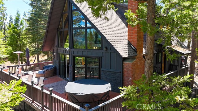 553 Pioneer Road, Lake Arrowhead CA: https://media.crmls.org/medias/5d42e388-404e-48b1-975a-adbea8ba2ea0.jpg