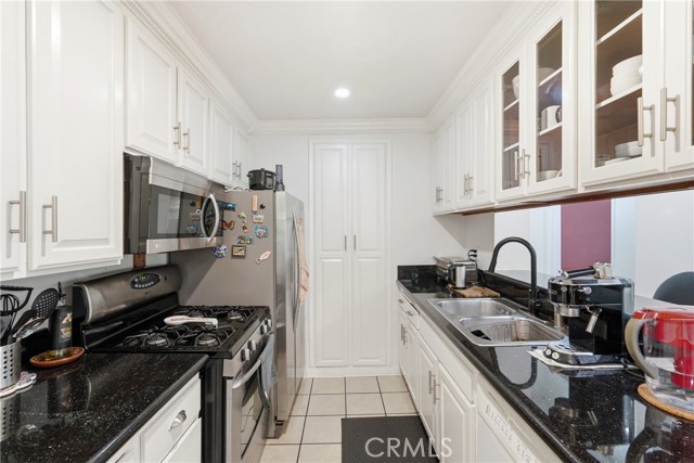 Detail Gallery Image 5 of 19 For 4727 W 147th, Lawndale,  CA 90260 - 2 Beds | 2 Baths