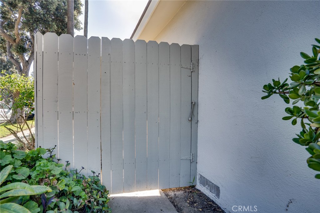 MLS #OC25270161 image #24