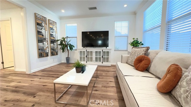 67 Decker, Irvine CA: https://media.crmls.org/medias/5d4425de-e41a-4393-8bba-41baf51be8b3.jpg