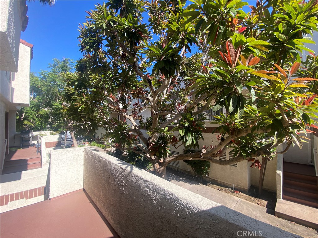 https://media.crmls.org/medias/5d442601-f3d8-4de6-829d-cecf4add4770.jpg?preset=X-Large