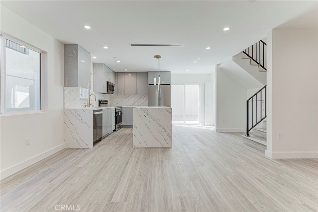 7856 Kyle — architectural residence