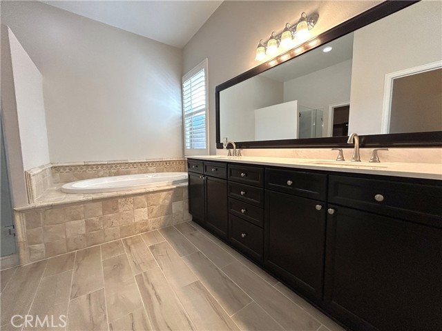 3174 Via Mazatlan, Corona CA: https://media.crmls.org/medias/5d448b3e-9533-4b0b-ac34-08cec1655474.jpg