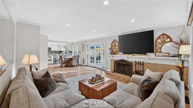 Detail Gallery Image 14 of 44 For 6624 E Leafwood, Anaheim,  CA 92807 - 4 Beds | 2/1 Baths