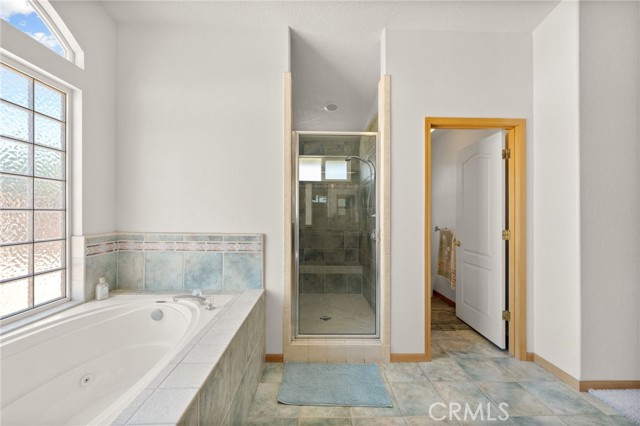 12710 Yorkshire Drive, Apple Valley CA: https://media.crmls.org/medias/5d459b5c-17c8-450d-a963-deddc0ef910e.jpg