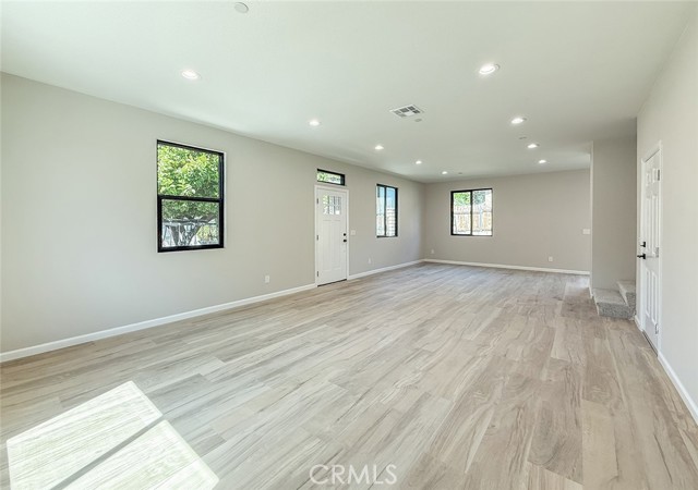 Detail Gallery Image 9 of 46 For 28722 Lincoln Ave, Castaic,  CA 91384 - 3 Beds | 3 Baths