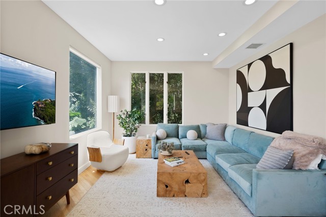 Detail Gallery Image 29 of 57 For 1690 N Crescent Heights Bld, Los Angeles,  CA 90069 - 3 Beds | 4 Baths