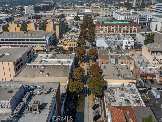 138 N San Fernando Boulevard, Burbank CA: https://media.crmls.org/medias/5d48a893-4e48-4ed4-92ca-b55dce26327f.jpg