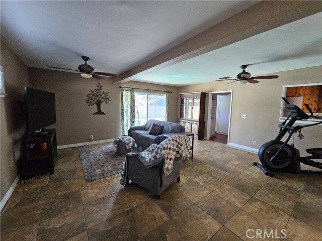 5573 Bonnie Brae Street, Montclair CA: https://media.crmls.org/medias/5d49627c-19d2-492c-9cbe-dcd896f3ea22.jpg