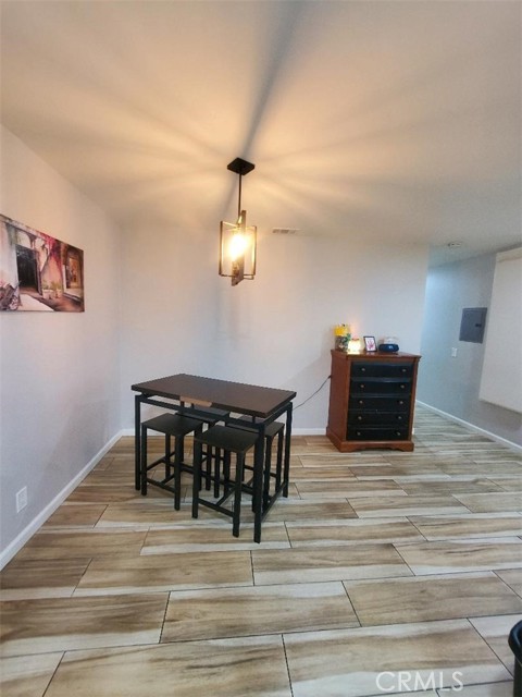 2431 12th Street, Riverside CA: https://media.crmls.org/medias/5d4a2b83-f190-46cc-993d-8c5d6a80b04e.jpg