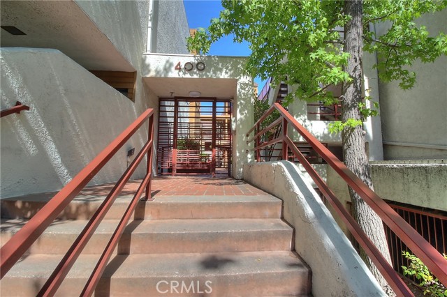 Detail Gallery Image 2 of 40 For 400 N Louise St #205,  Glendale,  CA 91206 - 2 Beds | 2 Baths