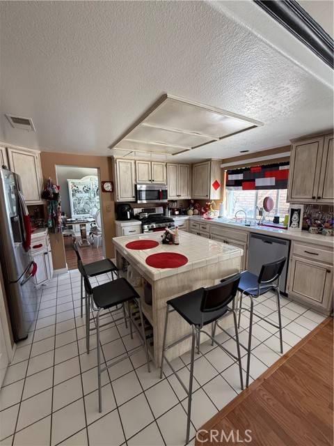 Detail Gallery Image 5 of 42 For 39418 Daylily Pl, Palmdale,  CA 93551 - 5 Beds | 3 Baths