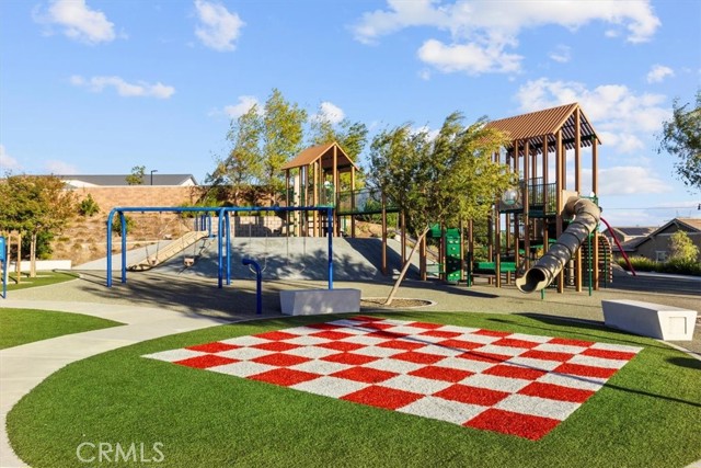 Detail Gallery Image 15 of 26 For 5327 La Bodega, Fontana,  CA 92336 - 5 Beds | 3/1 Baths