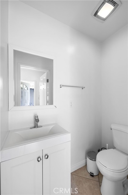 826 E Olive Avenue, Burbank CA: https://media.crmls.org/medias/5d4b6caa-f0f0-4b44-a408-166bf9e6cd27.jpg