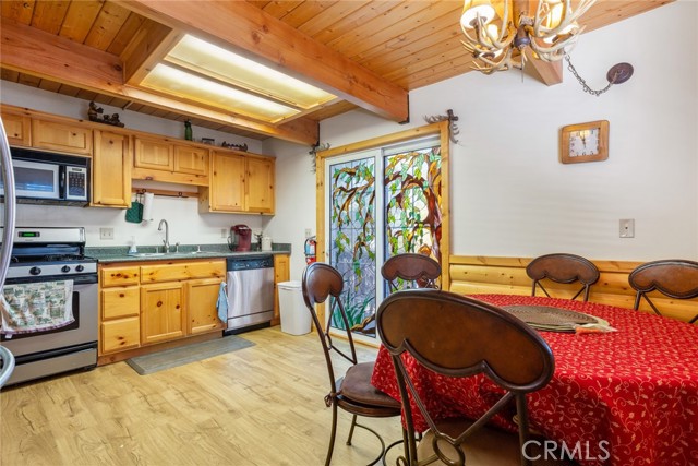 Detail Gallery Image 22 of 53 For 866 Holmes Ln, Sugarloaf,  CA 92386 - 4 Beds | 2 Baths