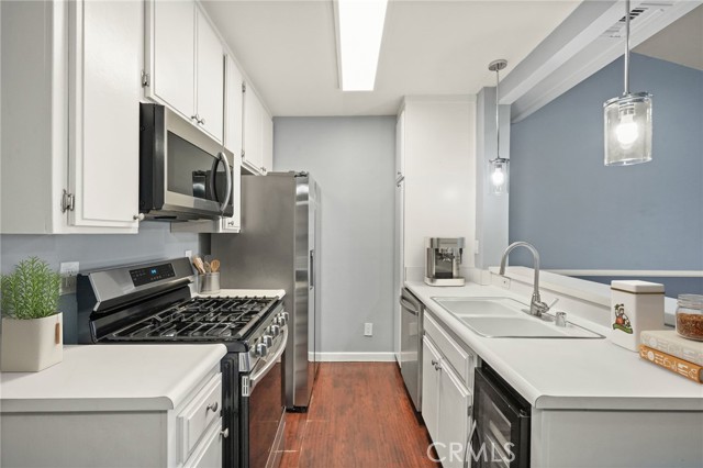 Detail Gallery Image 5 of 20 For 5500 Lindley #209,  Encino,  CA 91316 - 1 Beds | 1 Baths