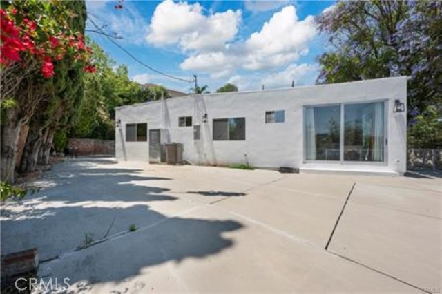 Detail Gallery Image 17 of 25 For 5353 Shirley, Tarzana,  CA 91356 - 5 Beds | 4 Baths