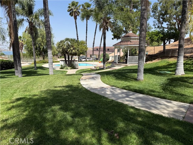 Detail Gallery Image 4 of 16 For 20370 Lakeridge, Perris,  CA 92570 - 5 Beds | 3/1 Baths