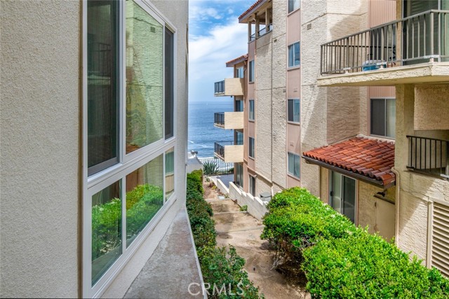 565 Esplanade, Redondo Beach, California 90277, 1 Bedroom Bedrooms, ,1 BathroomBathrooms,Residential,Sold,Esplanade,SB22041667