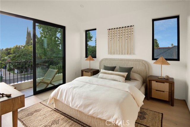 Detail Gallery Image 14 of 22 For 4500 Calhoun Ave, Sherman Oaks,  CA 91423 - 4 Beds | 4/1 Baths