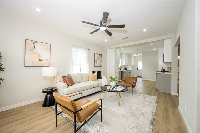 Detail Gallery Image 4 of 31 For 3688 Walnut Ave, Lynwood,  CA 90262 - 3 Beds | 1 Baths