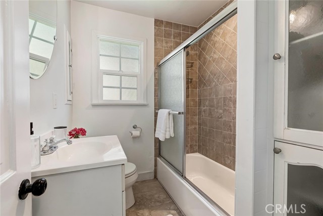 Detail Gallery Image 19 of 22 For 11640 Valley Spring Ln, Studio City,  CA 91604 - 3 Beds | 2 Baths