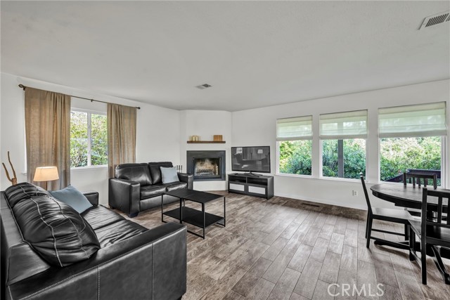 Detail Gallery Image 13 of 52 For 18528 North Shore Dr, Hidden Valley Lake,  CA 95467 - 3 Beds | 3 Baths