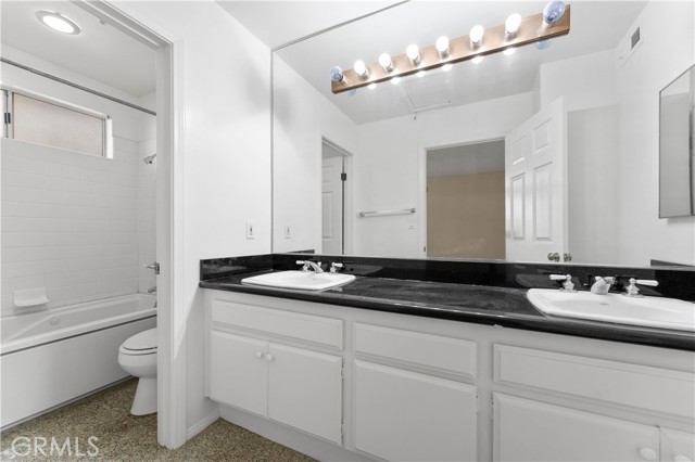 Detail Gallery Image 17 of 23 For 451 S Oakland Ave #4,  Pasadena,  CA 91101 - 2 Beds | 2/1 Baths