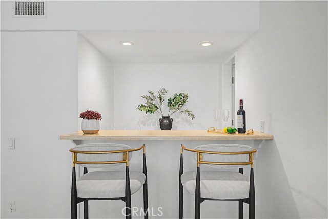 Detail Gallery Image 9 of 33 For 4915 Tyrone #126,  Sherman Oaks,  CA 91423 - 2 Beds | 2 Baths