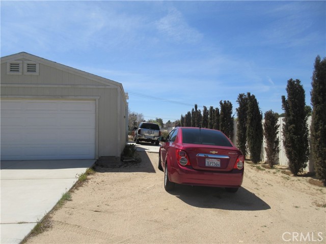 Ample Parking or RV Parking in Side yard