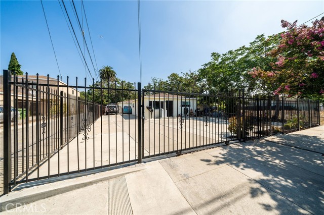 Image 2 for 2015 E 105Th St, Los Angeles, CA 90002