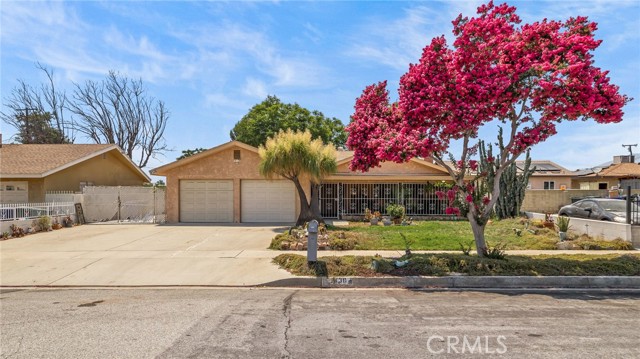 Detail Gallery Image 1 of 19 For 9130 Pinyon Ave, Fontana,  CA 92335 - 3 Beds | 2 Baths