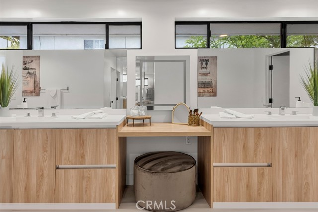 5265 Del Moreno Drive, Woodland Hills CA: https://media.crmls.org/medias/5d51ec92-caf7-4042-ad67-59b3154cb6a9.jpg
