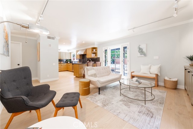 Detail Gallery Image 15 of 28 For 16990 Escalon Dr, Encino,  CA 91436 - 3 Beds | 2/1 Baths