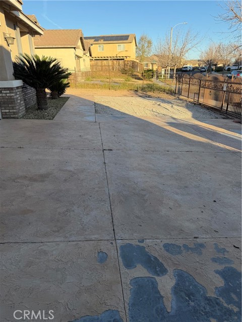 Detail Gallery Image 7 of 13 For 13817 Coolidge, Oak Hills,  CA 92344 - 3 Beds | 2 Baths