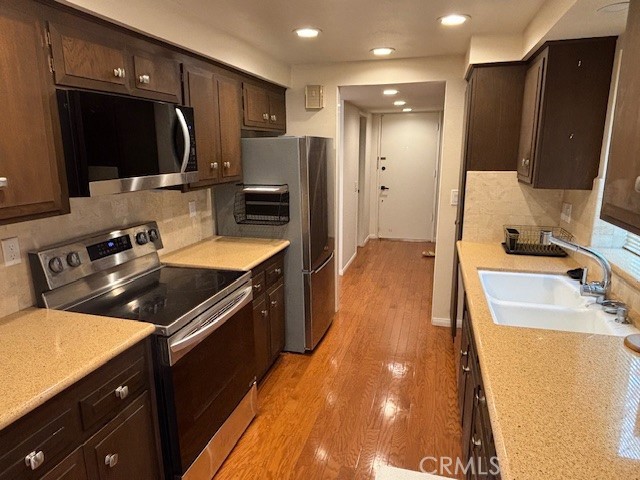 Detail Gallery Image 6 of 19 For 9752 Bluereef, Huntington Beach,  CA 92646 - 3 Beds | 2 Baths