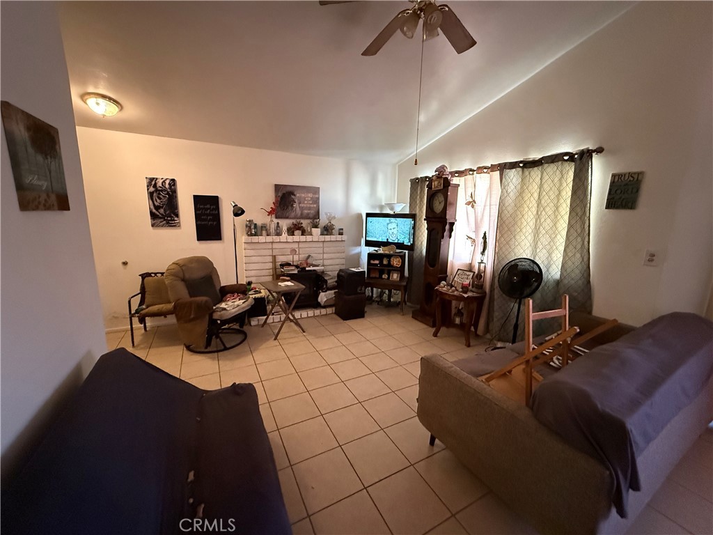 https://media.crmls.org/medias/5d52c17e-0519-4384-9beb-4cd5b4a058ba.jpg?preset=X-Large