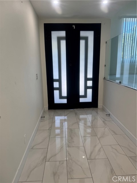 Detail Gallery Image 5 of 31 For 7127 White Oak, Reseda,  CA 91335 - 4 Beds | 3 Baths